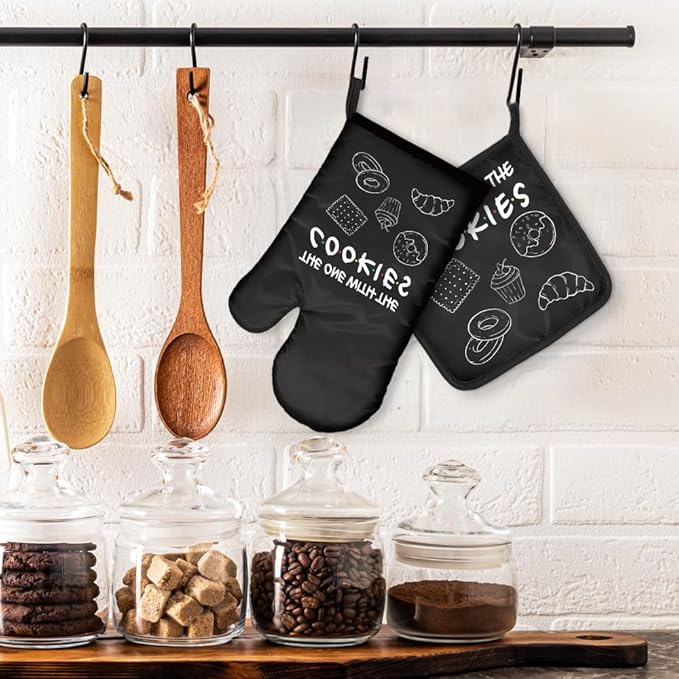 Kitchen Exclusive Oven Mitts and Pot Holder Set, Protective Kitchen Mitts for Grill Lover, Cooking Gifts for Men Women Chef, Birthday Gifts for Dessert Lovers Friend (Cookies)