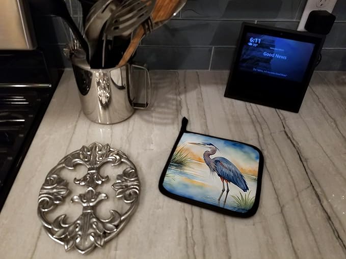 Caroline's Treasures Blue Heron Emerging as The Day Fades Pair of Pot Holders Kitchen Heat Resistant Pot Holders Sets Oven Hot Pads for Cooking Baking BBQ, 7 1/2 x 7 1/2