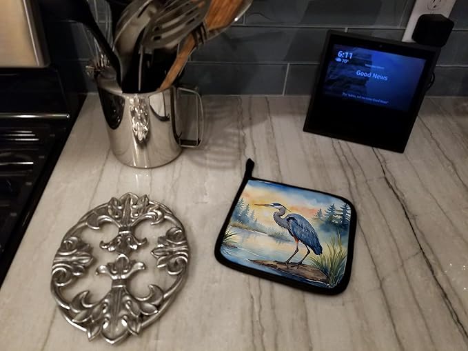 Caroline's Treasures Blue Heron Emerging as The Day Fades Pair of Pot Holders Kitchen Heat Resistant Pot Holders Sets Oven Hot Pads for Cooking Baking BBQ, 7 1/2 x 7 1/2