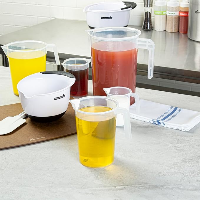 Restaurantware Measuring Cup, 1 Quart Pack of 1 Conical Spout Liquid Scaling Vessel Embossed Ml and Oz Graduations, Clear Plastic Measuring Cup with Handle, For Cooking Baking For Oil Flour