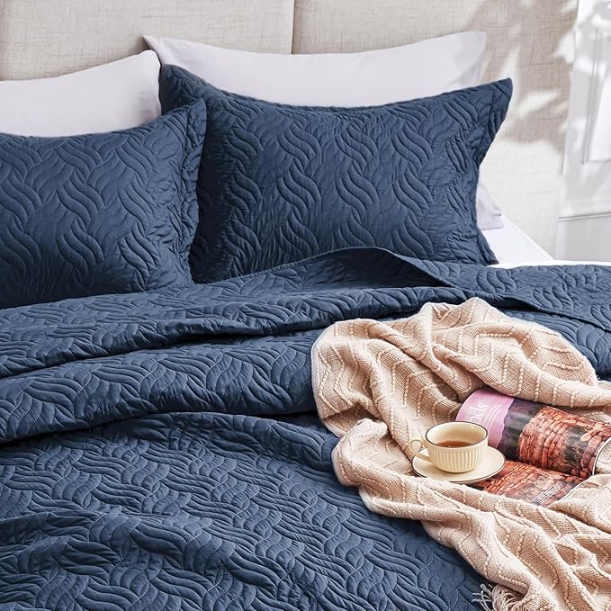 Love's cabin King Size Quilt Set Navy Blue Bedspreads - Soft Bed Summer Lightweight Bedspread Comforter - Modern Style Wave Pattern Coverlet for All Season - 3 Pieces (1 Quilt, 2 Pillow Shams)