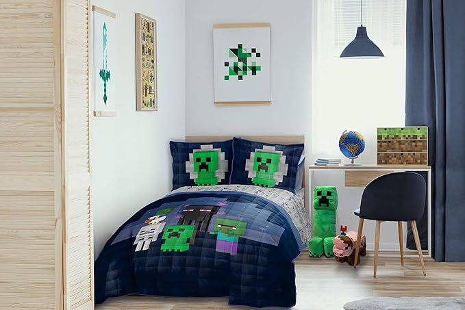 Jay Franco Minecraft Bad Night Full/Queen Quilt & Sham Set - Super Soft Kids Bedding Features Creeper & Enderman - Fade Resistant Microfiber