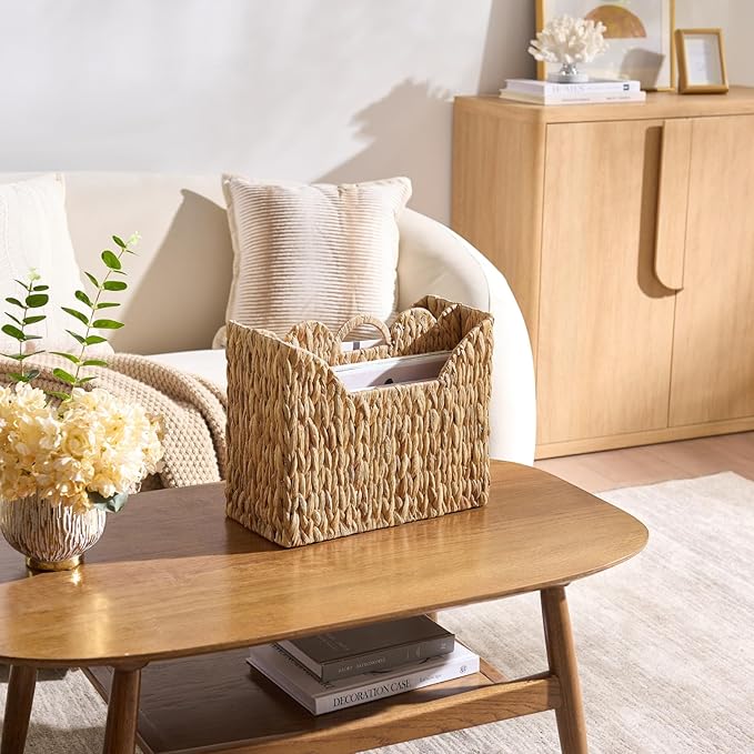 YANGQIHOME Wicker Magazine Holder, Handwoven Water Hyacinth Magazine Basket, Scalloped Book Basket with Handle, Divided Magazine Rack for Office, Bathroom, Living Room