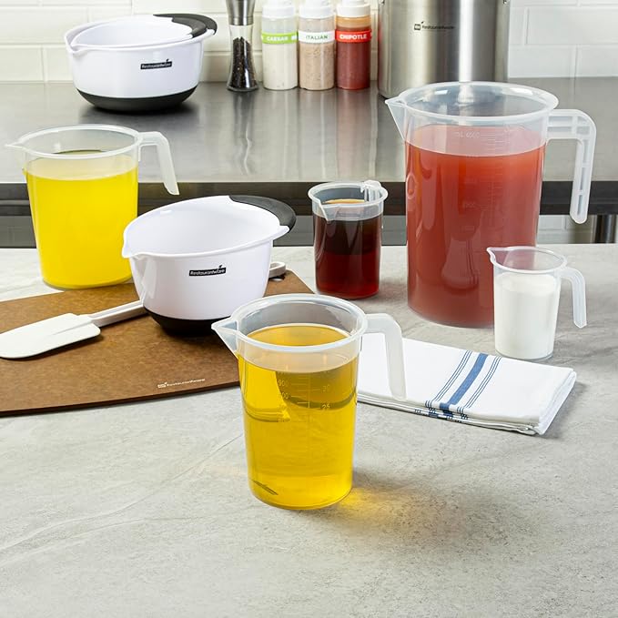 Restaurantware Measuring Cup, 1 Quart Pack of 1 Conical Spout Liquid Scaling Vessel Embossed Ml and Oz Graduations, Clear Plastic Measuring Cup with Handle, For Cooking Baking For Oil Flour
