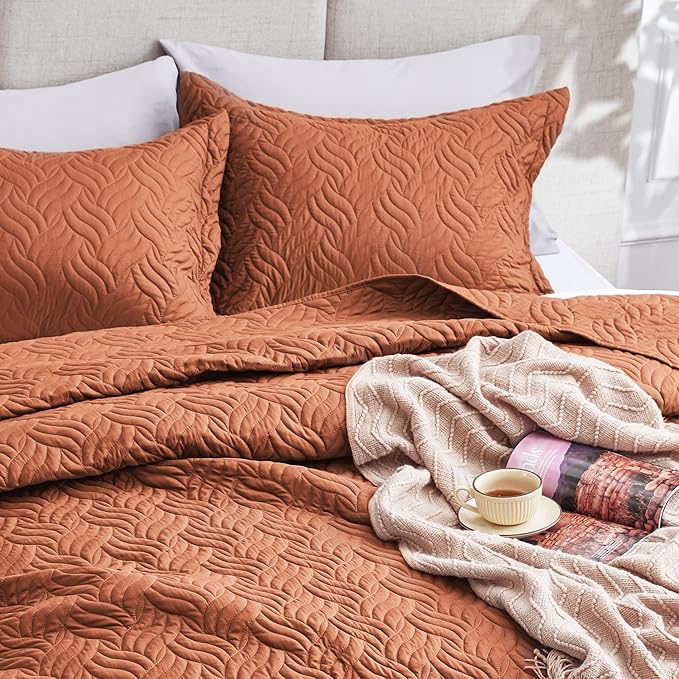 Love's cabin Quilts for Queen Bed Umber Bedspreads Bedding Set - Summer Lightweight Bedspread Comforter - Wave Pattern Bedding Coverlet for All Season - 3 Pieces (1 Quilt, 2 Pillow Shams)