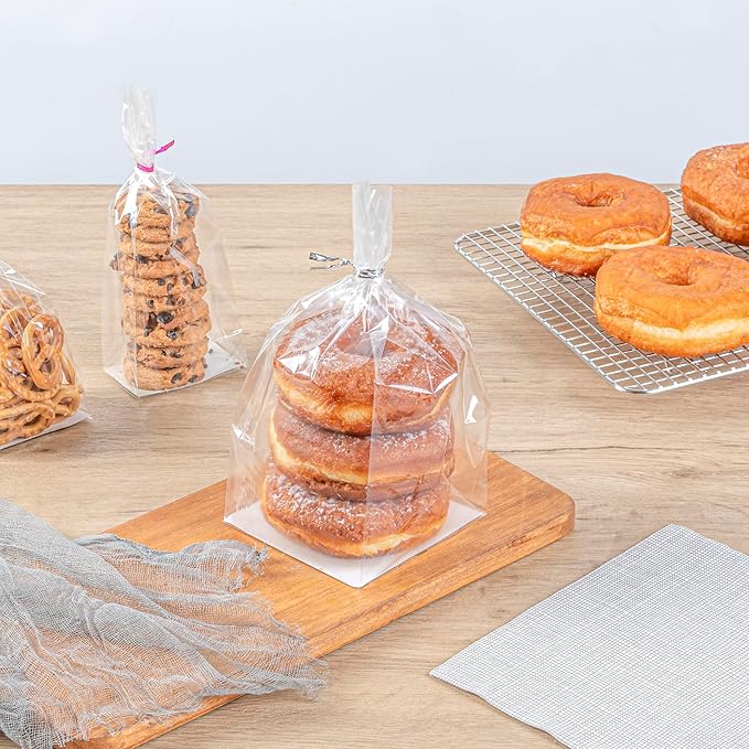 Restaurantware Flat Bottom Heat Seal Sandwich Bags Heat Sealable Food Bags - Gusset Bag with Paper Insert - Clear - 4 x 4 x 9 Inch - 100ct Box - Bag Tek