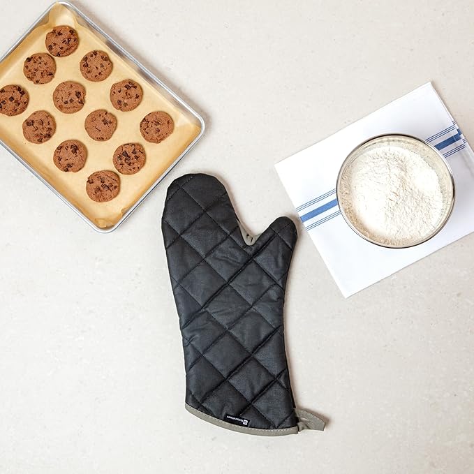 Restaurantware 17 x 8 Inch Heavy-Duty Oven Mitt 1 Flame Retardant Heat-Resistant Mitt - With Thumb Guard Hanging Loop Black Cotton Quilted Oven Mitts Heat-Resistant For Cooking And Baking