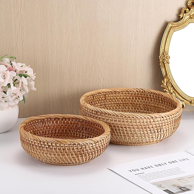 Key Basket for Entryway Table 9.3" Round Wicker Basket Tray Rattan Key Holder Handwoven Decorative Serving Tray for Keys Wallet Cell Phone Fruit Candy Cracker