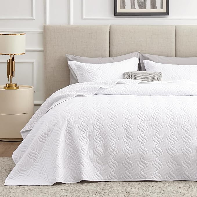 Love's cabin Quilts for Queen Bed White Bedspreads - Soft Bed Summer Lightweight Bedspread Comforter - Modern Style Wave Pattern Coverlet for All Season - 3 Pieces (1 Quilt, 2 Pillow Shams)