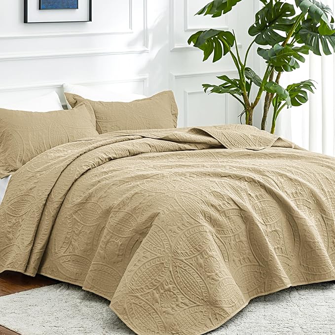 Love's cabin Oversized King Size Quilt Bedding Set Camel Bedspreads - Oversized King Lightweight Bedspread Comforter - Coin Pattern Coverlet for All Season - 3 Pieces (1 Quilt, 2 Pillow Shams)
