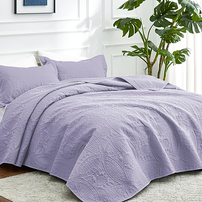 Love's cabin California King Size Quilt Bedding Set Lavender Bedspreads - Cal King Lightweight Bedspread Comforter - Coin Pattern Coverlet for All Season - 3 Pieces (1 Quilt, 2 Pillow Shams)