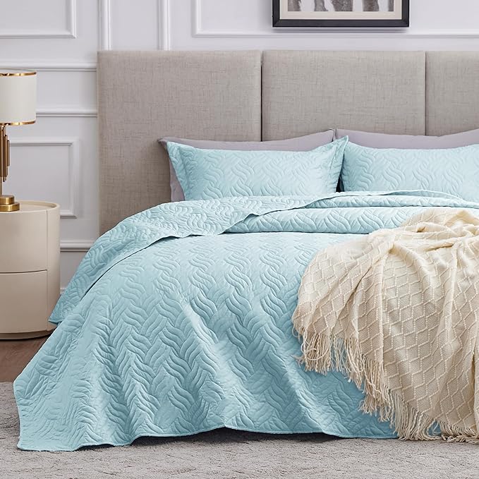 Love's cabin King Size Quilt Set Light Blue Bedspreads - Soft Bed Summer Lightweight Bedspread Comforter - Modern Style Wave Pattern Coverlet for All Season - 3 Pieces (1 Quilt, 2 Pillow Shams)