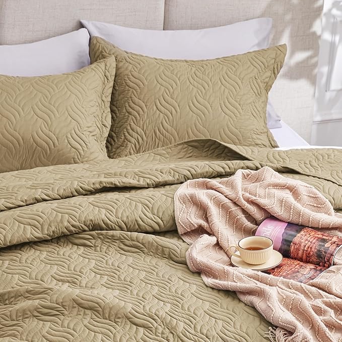 Love's cabin Quilts for Full Bed Camel Bedspreads Bedding Set - Lightweight Bedspread Comforter - Wave Pattern Bedding Coverlet for All Season - 3 Pieces (1 Quilt, 2 Pillow Shams)