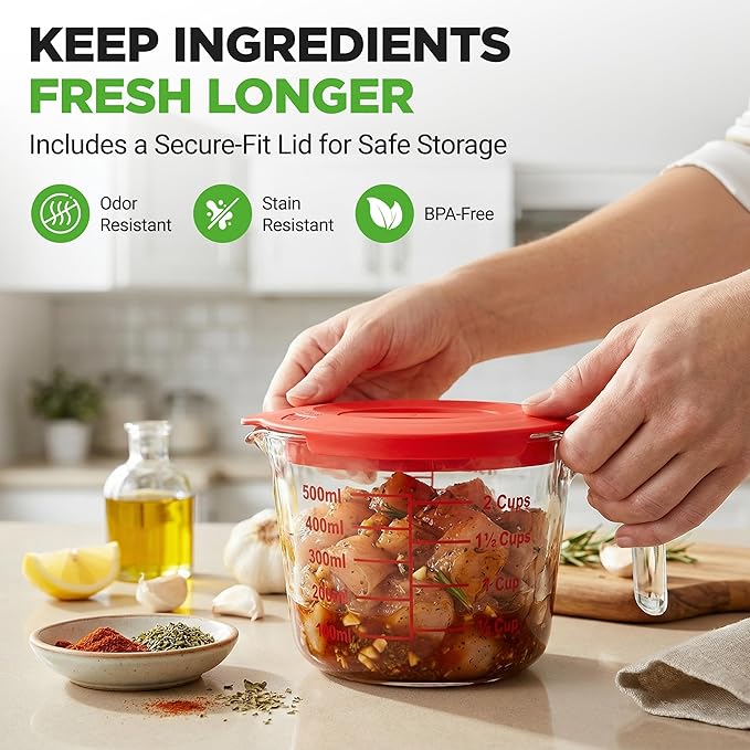 NutriChef 2 Cups Glass Measuring Cup with Lid (19 oz) - Heat-Resistant Borosilicate Liquid Measure Cup with Easy-Read Scale for Cooking, Baking and Food Storage, Dishwasher and Freezer Safe