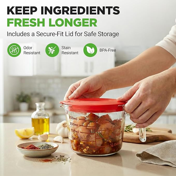 NutriChef 1 Cup Glass Measuring Cup with Lid (8 oz) - Heat-Resistant Borosilicate Liquid Measure Cup with Easy-Read Scale for Cooking, Baking and Food Storage, Dishwasher and Freezer Safe