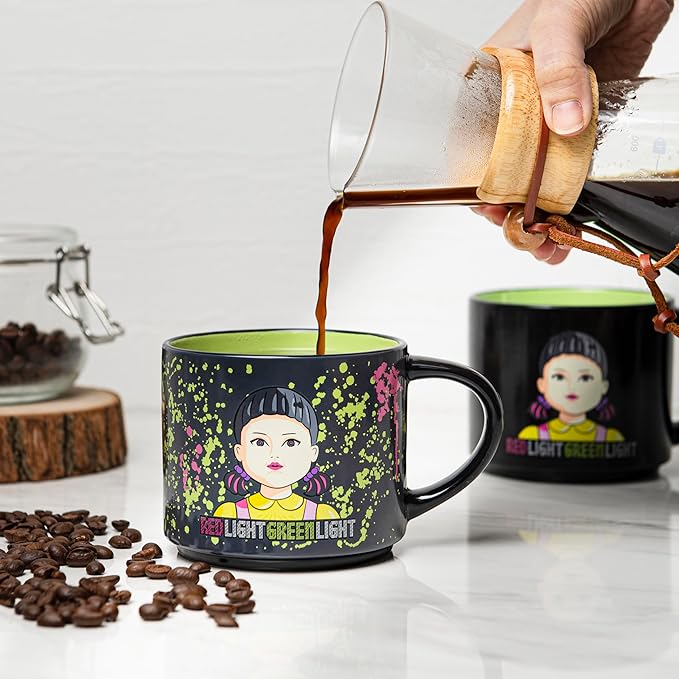 Zak Designs Squid Game Unique Color Change Ceramic Coffee Mug for Hot Drinks, Collectible Keepsake (17 oz, Red Light Green Light)