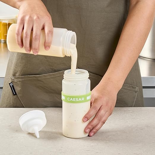 Restaurantware Silicone Squeeze Bottle Bands 1 Count 2.75 Inch Dishwasher Safe Condiment Identification Band, Caesar Green Non-Slip Label Band for Condiment Labeling at Restaurants, Food Trucks