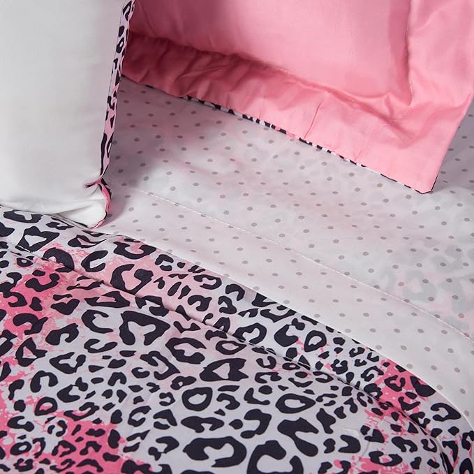 Northwest Classics Full Sized Wild at Heart 8-Piece Bed in a Bag Set, All Seasons Bedding for Girls and Boys, Comforter, Flat Sheet, Fitted Sheet, Pillowcases, Pillow, Shams