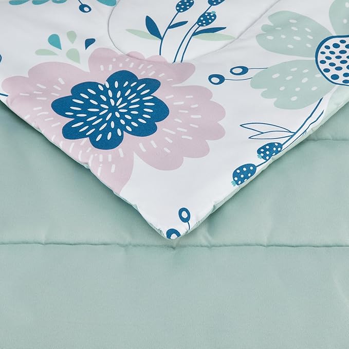 Amazon Basics 7-Piece Microfiber Kid's Comforter Bed-in-a-Bag Bedding Set with Sheets, Full/Queen, Bluish Flowers