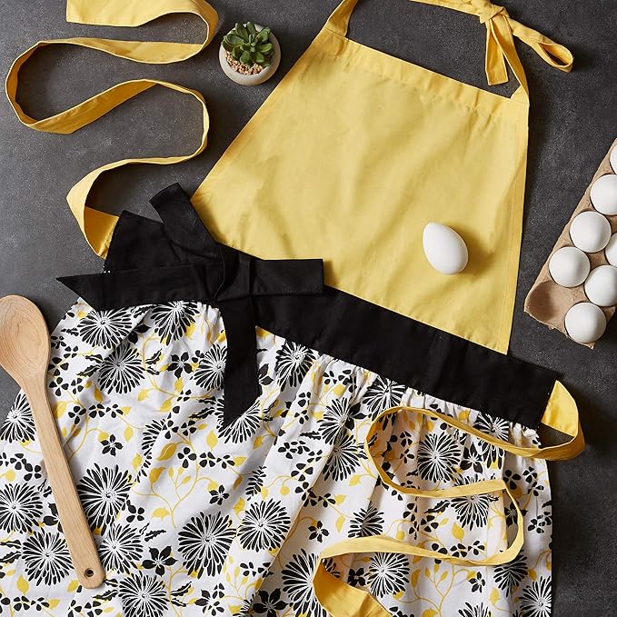 DII Women's Cotton Skirted Kitchen Apron for Cooking, Baking & Crafts, Adjustable with Generous Waist Ties, Black Daisy, One Size