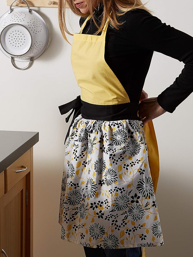 DII Women's Cotton Skirted Kitchen Apron for Cooking, Baking & Crafts, Adjustable with Generous Waist Ties, Black Daisy, One Size
